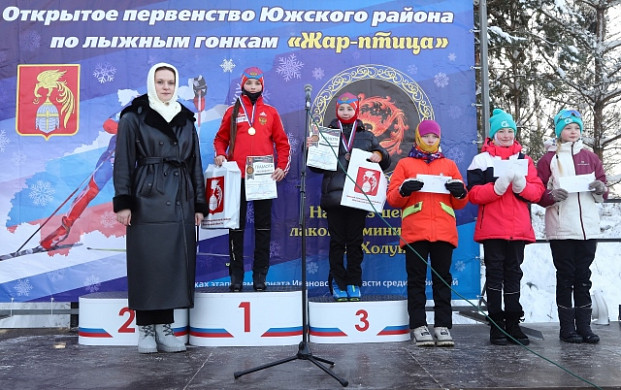 Около 500 лыжников от 8 до 76 лет боролись за «Жар-Птицу» в Холуе